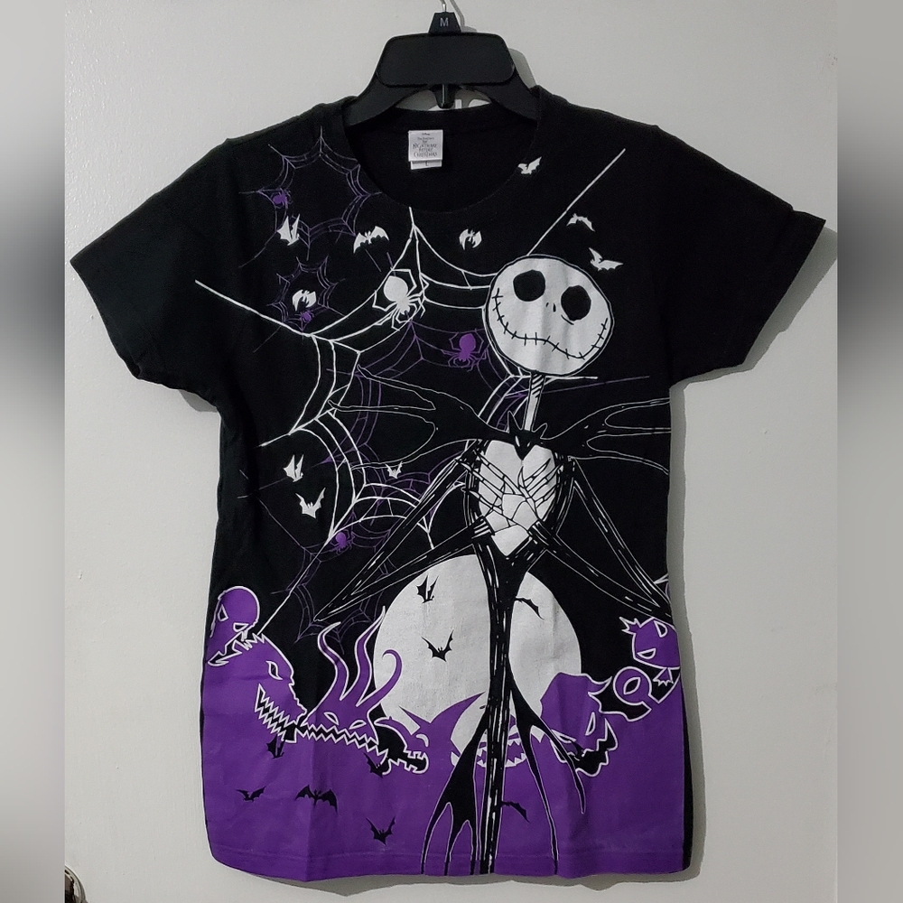 2006 The Nightmare Before Christmas Juniors graphic tee. In Used condition.